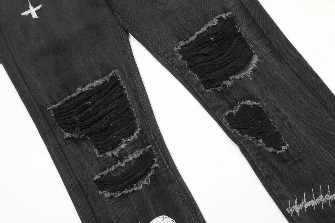 #8020 P246💰 GALLERY DEPT. Skull hand-stitched distressed distressed jeans - Original purchased and patterned to truly restore the ultimate vintage texture - Original hardware accessories, washed and other elevators, QR code analysis are all purchased from the original factory, high degree of restoration, you are welcome to compare with a certain product~ - Three-dimensional version Loose and comfortable, not picky about the figure, tall and slim, factory Seiko, original factory quality control, same style for men and women, can be matched with couples, versatile recommendation Essential jeans for all seasons Color: Distressed Black Size: S-XXL (28-36)